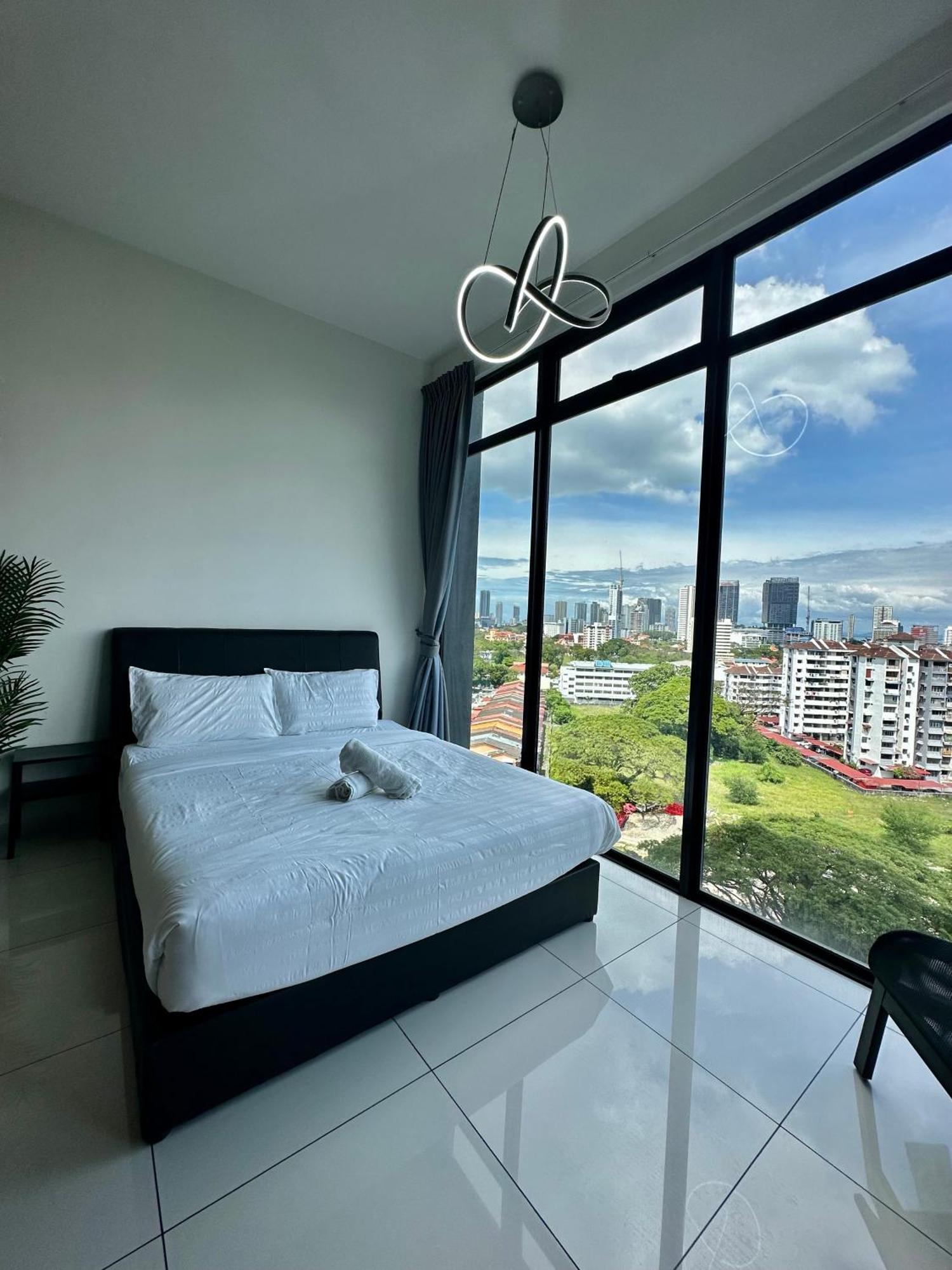 Beacon Executive Suite - City View - By Iz George Town Exterior photo