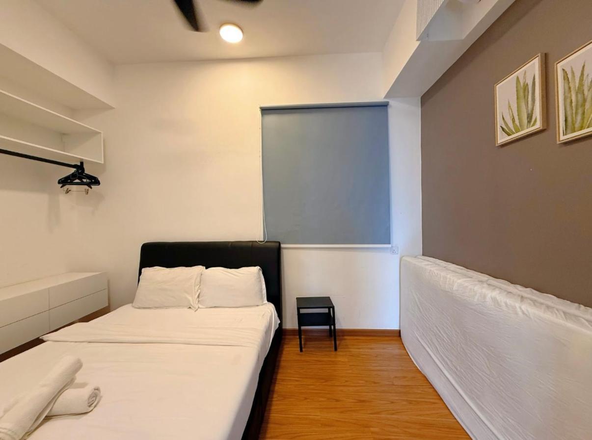 Beacon Executive Suite - City View - By Iz George Town Exterior photo