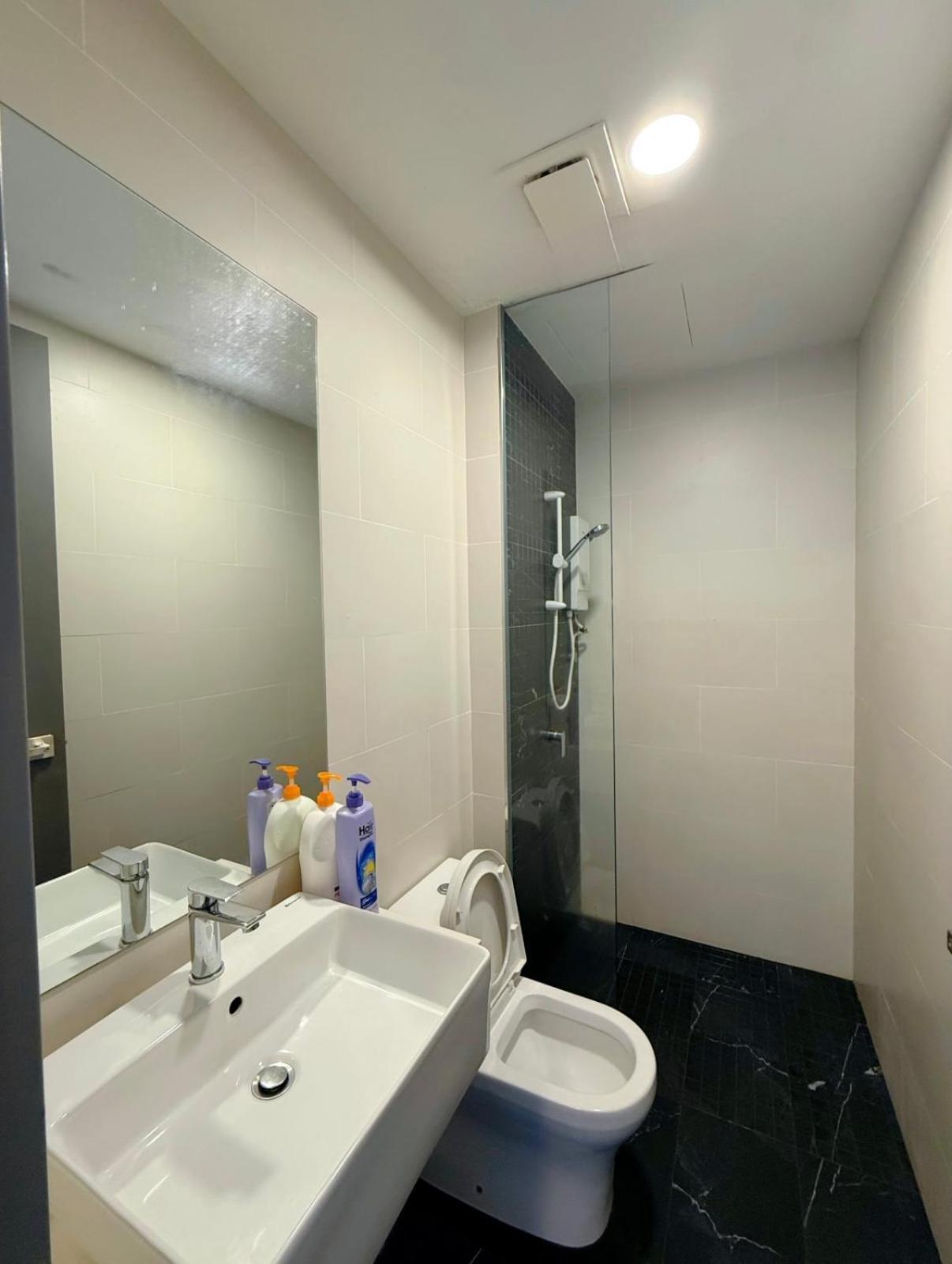 Beacon Executive Suite - City View - By Iz George Town Exterior photo