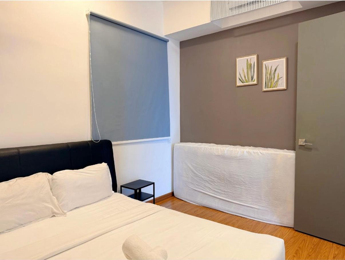 Beacon Executive Suite - City View - By Iz George Town Exterior photo
